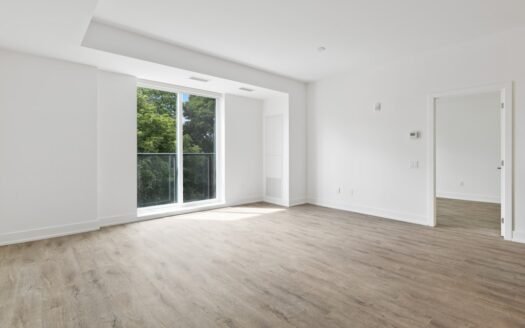 Espacio residencial luminoso con ventanas; imagen ilustrativa sobre presentación de viviendas, no es un inmueble anunciado por Solbienes.